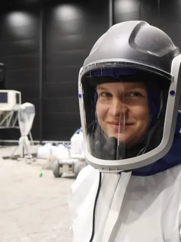 MINTköln 2026: Frau im Mond