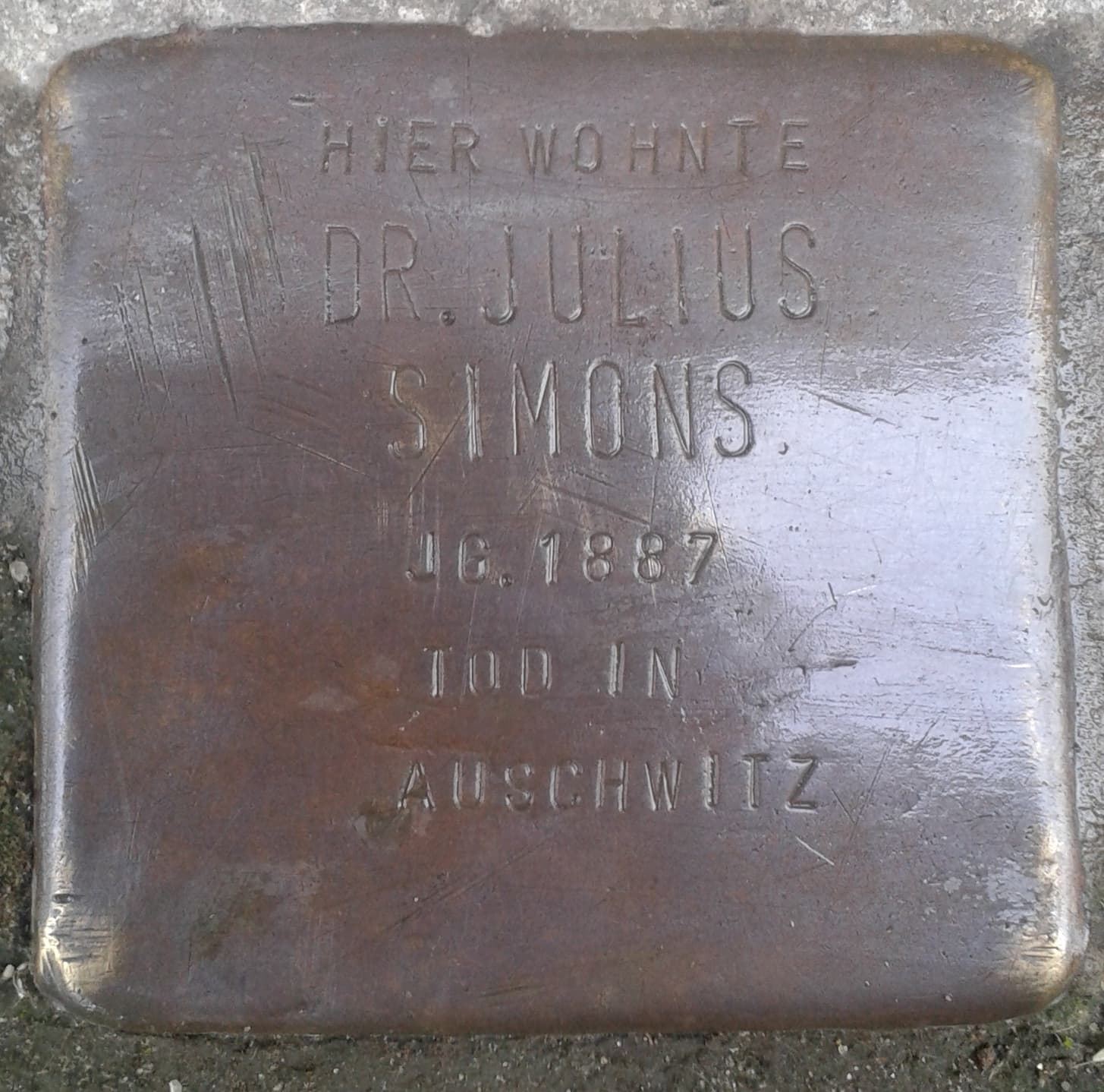 Dr. Julius Simons