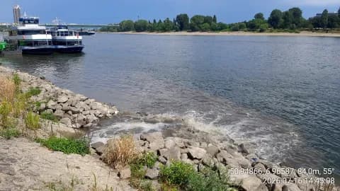 Abwasser im Rhein