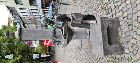 Severins-Brunnen mit Stollwerck-Mädchen