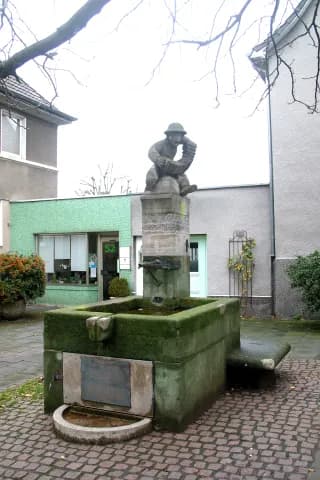 Treue-Husar-Brunnen